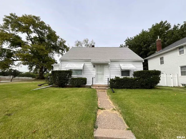 2315 Avenue Of The Cities, Moline, IL 61265