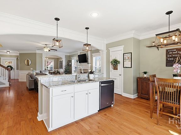 5th image of 101 Meadowlands Drive