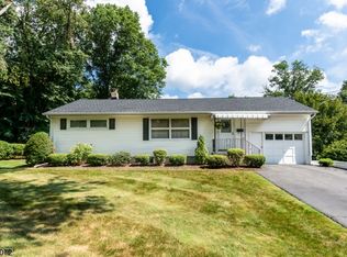 19 Springview Dr, Parsippany, NJ 07054