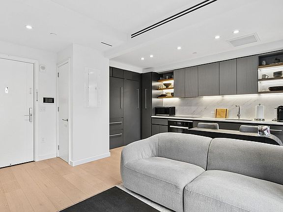 2nd image of 300 W 30th St APT 4B