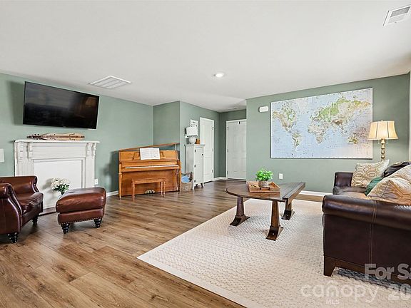 5th image of 633 Mile Creek Rd