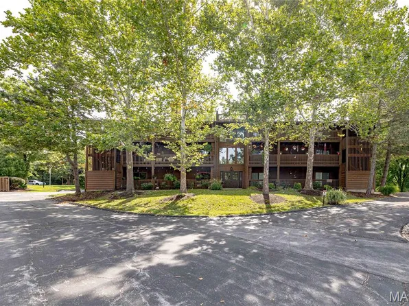 15026 Baxter Village Dr APT E, Chesterfield, MO 63017