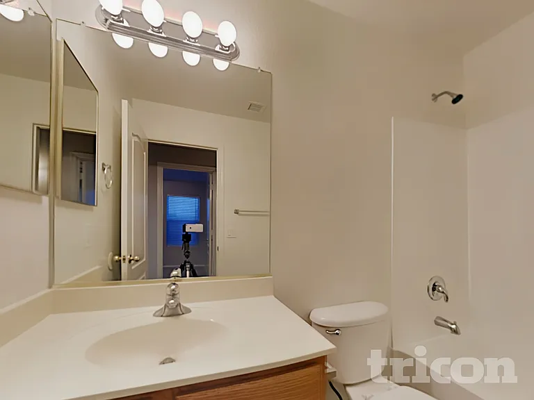 15833 W Moreland St — Photo 17
