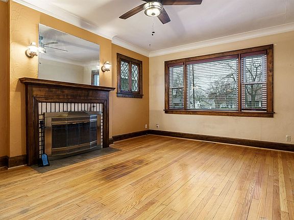 3rd image of 1819 Burton St