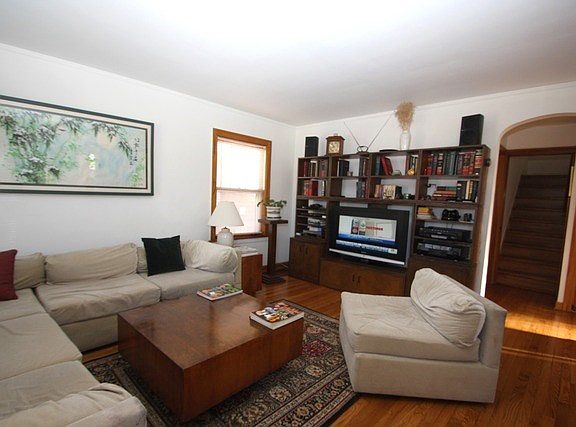 3rd image of 4921 N Mulligan Ave