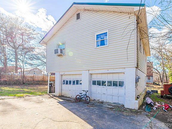 4th image of 300 Mimosa Ave