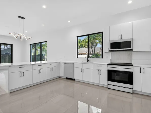 3920 Espan Court, Palm Springs, FL 33461