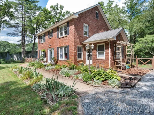 29 Chance Cove Ln, Asheville, NC 28806