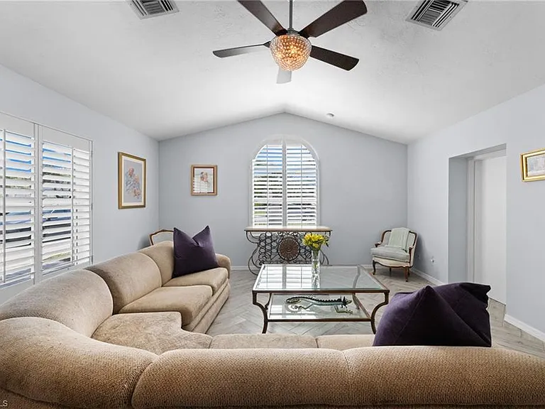 2467 Pine Woods Cir #3 — Photo 6