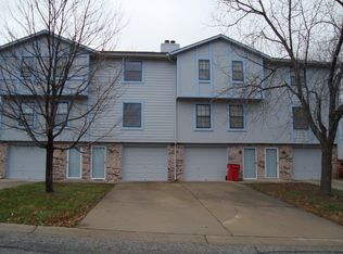 1013 NE 2nd St, Blue Springs, MO 64014