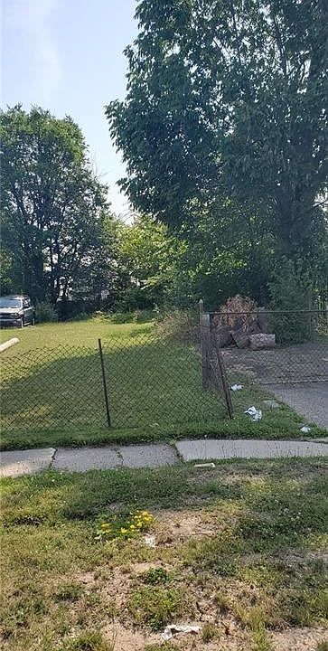 2nd image of 305 Northumberland Ave