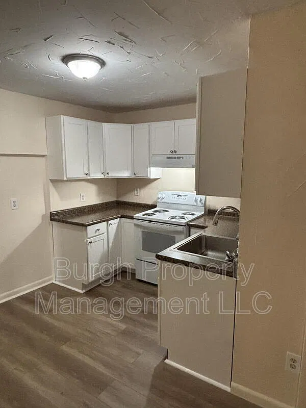 2 bed, 1.0 bath, $995 — Photo 1