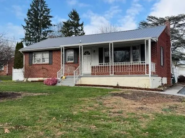 2588 Spring Garden Dr, Middletown, PA 17057