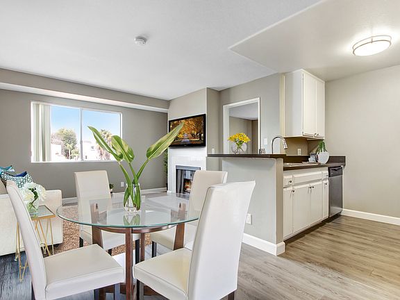 3rd image of 14440 Dickens St #302