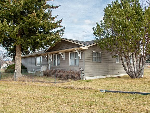 4th image of 904 S Shoshone Loop