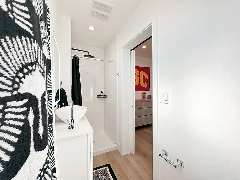 35 1340 1/2 Pl W — Photo 20