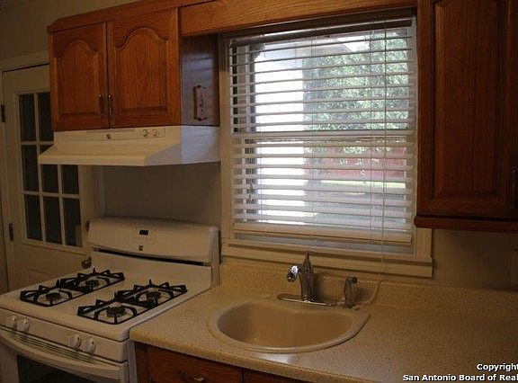 5th image of 754 Marquette Dr