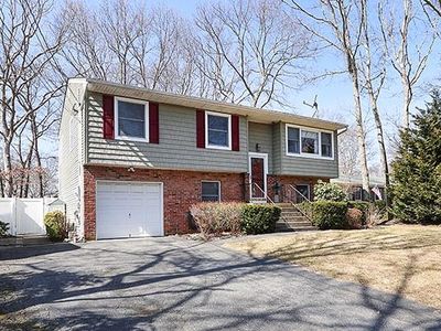 72 Buffalo Avenue, Medford, NY, 11763