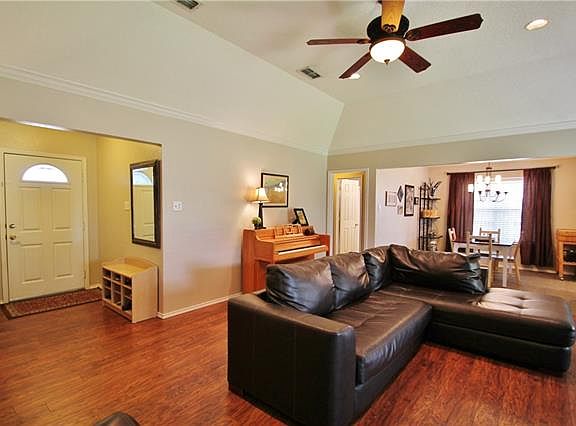 4th image of 5936 Hilltop Dr