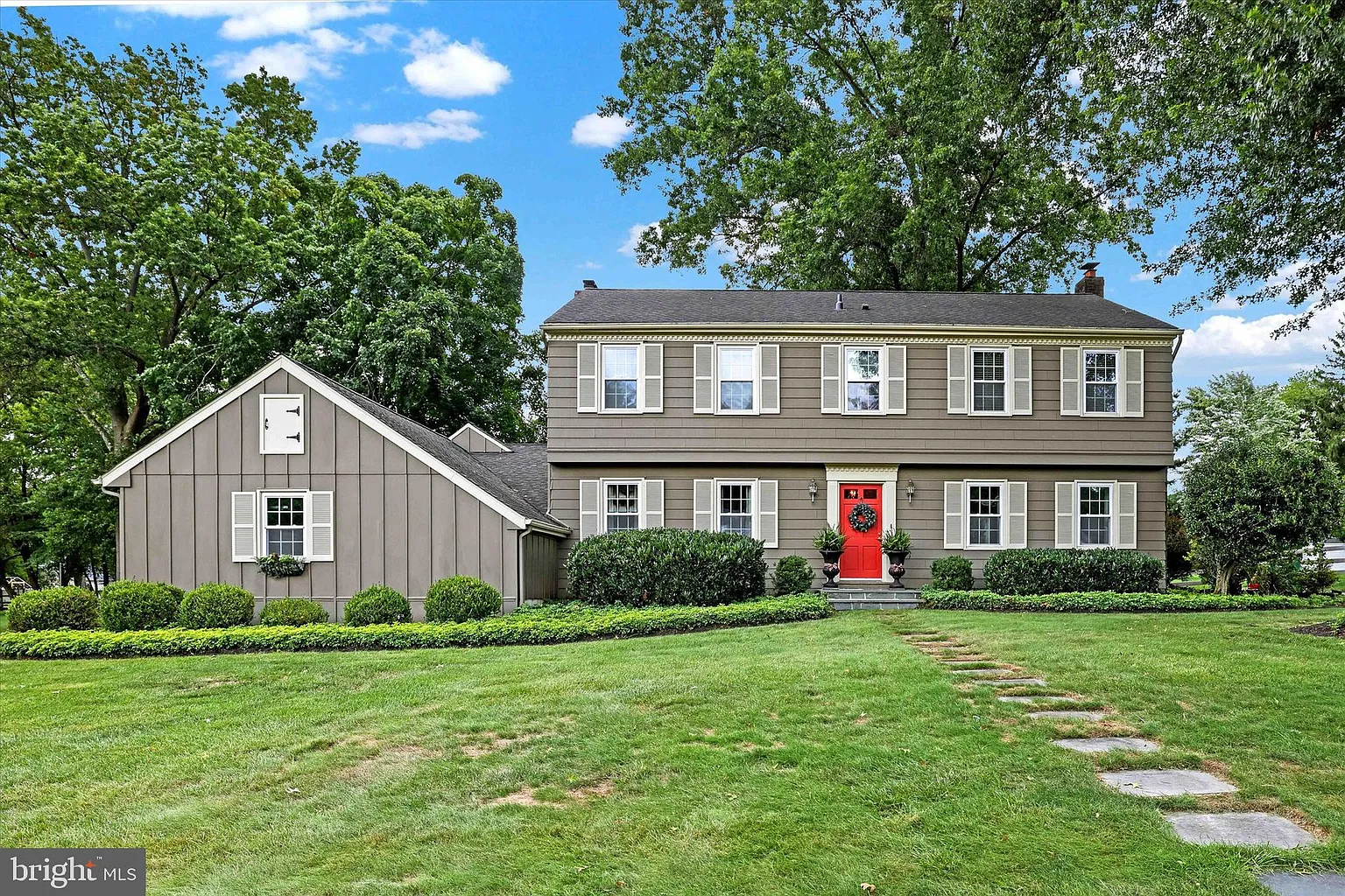 857 Duchess Dr photo 1