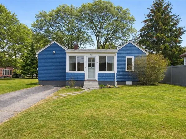 117 Circuit Dr, Narragansett, RI 02882