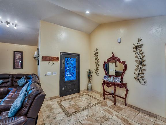 4th image of 748 Aspen Ln