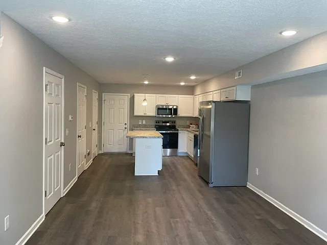 13580 Main St #3 — Photo 3