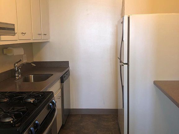 4th image of 604 S Washington Sq APT 1609