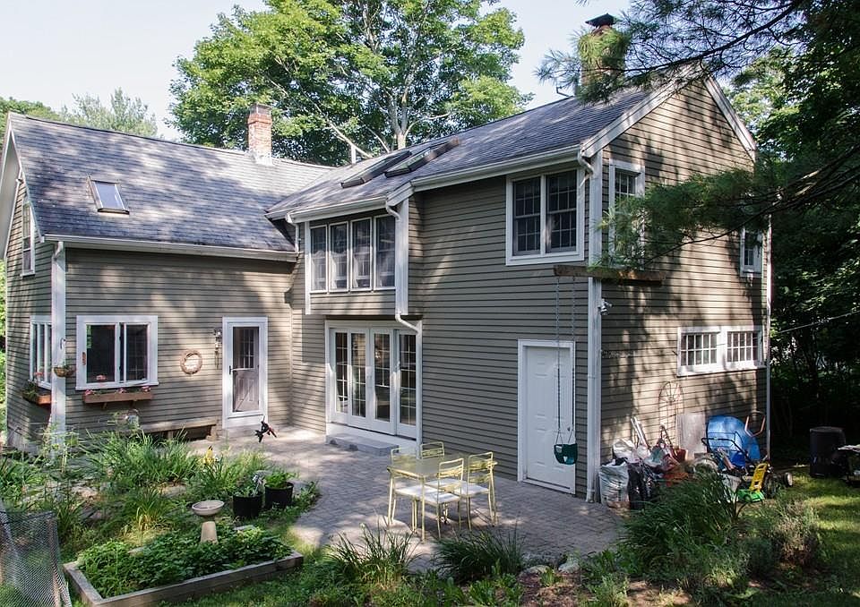 1st image of 635 Essex St