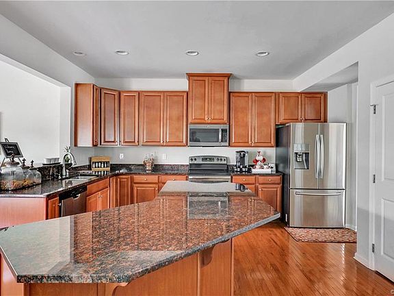 3rd image of 1809 Camerons Landing Ln