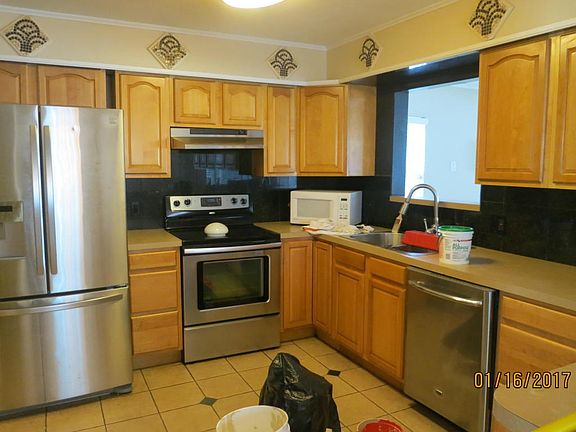 2nd image of 723 8th Ave S