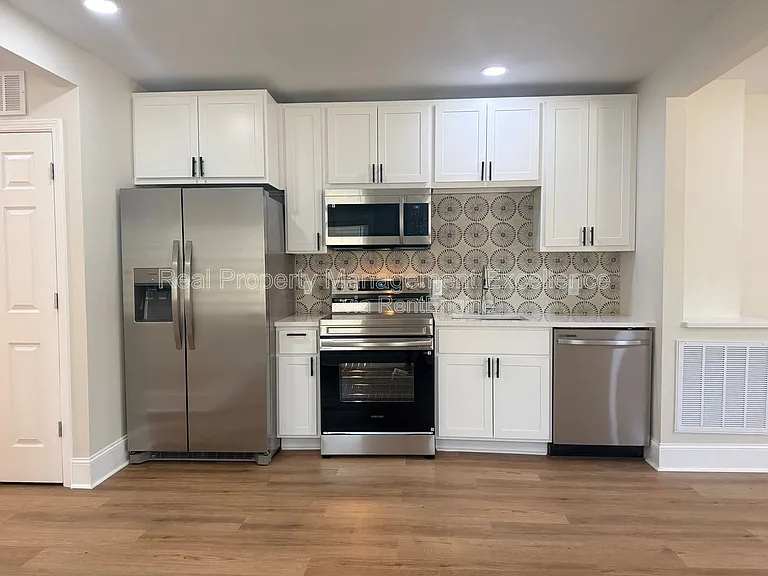 114 E Club Blvd #A — Photo 7
