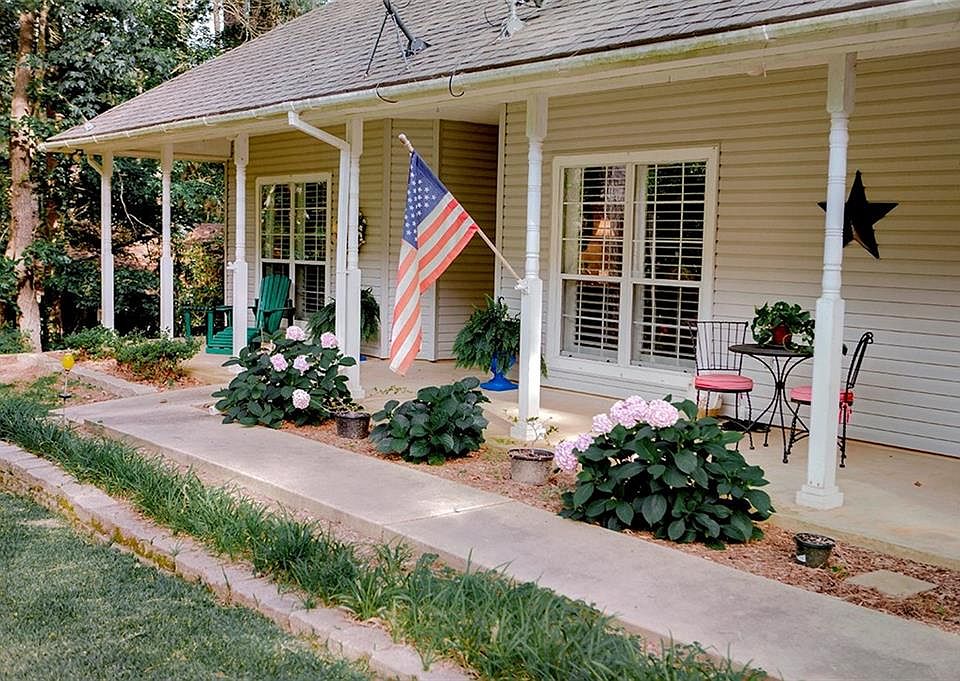 1st image of 1624 Brookhollow Dr