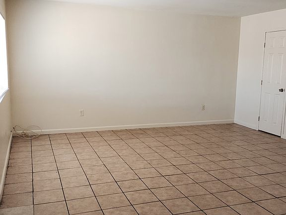 3rd image of 1615 Stevens St APT 4