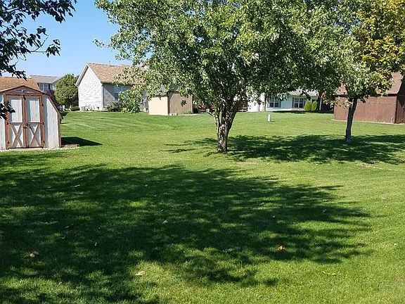 3rd image of 936 Tamarack Dr