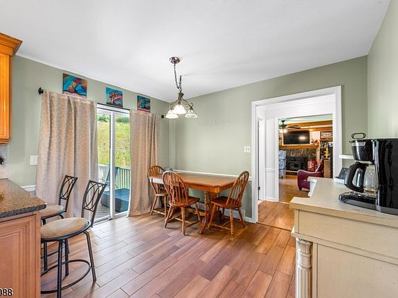 5th image of 27 Maple Ln