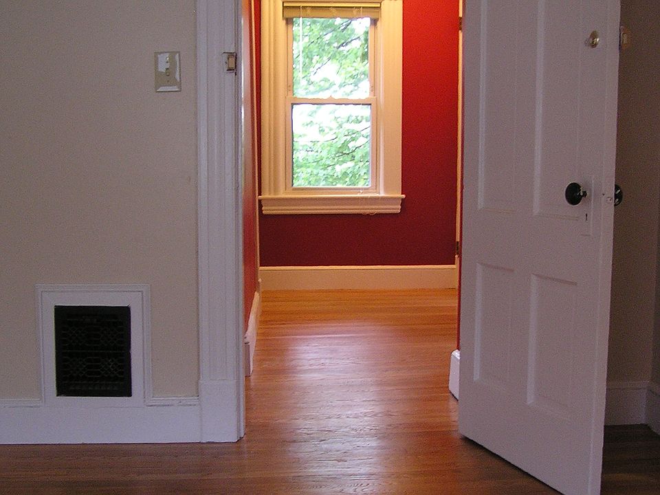 1st image of 22 Edwards Sq