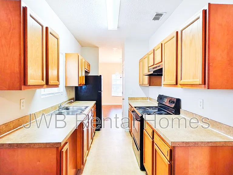 8450 Jasper Ave — Photo 2