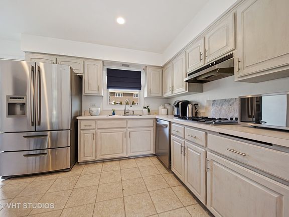 4th image of 8101 Farmingdale Dr