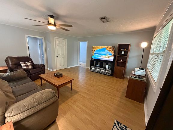 4th image of 3410 Charles Ave