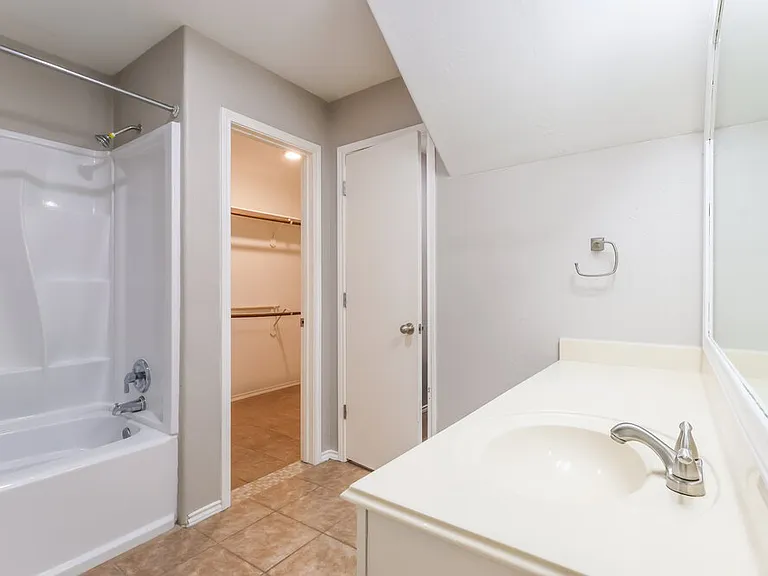 10005 Sterling Place Dr — Photo 12