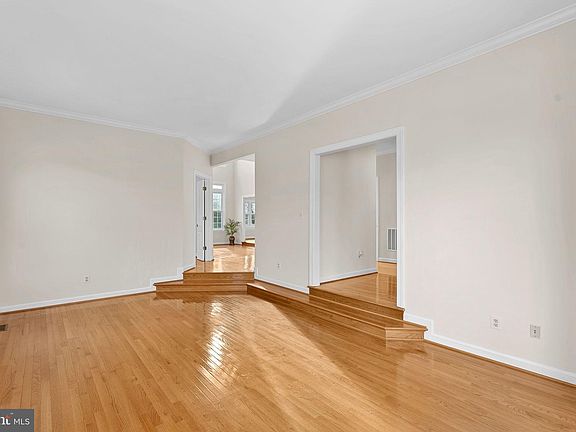5th image of 6703 Bay Valley Ln