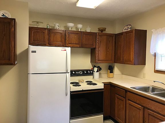 3rd image of 309 E 9th St