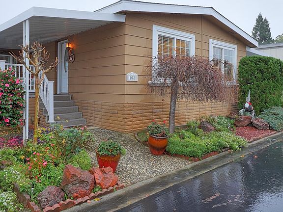 2nd image of 108 Pine Ln #108