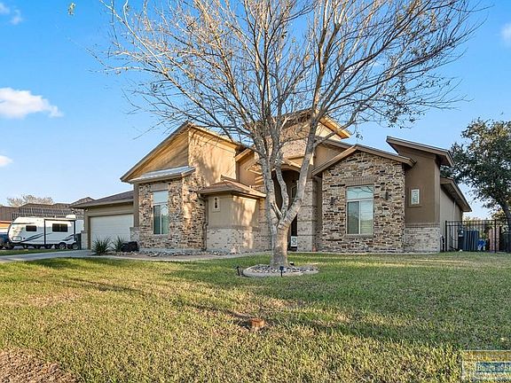 2nd image of 3002 Pinehurst Dr