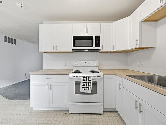 5th image of 12130 SE Reedway St