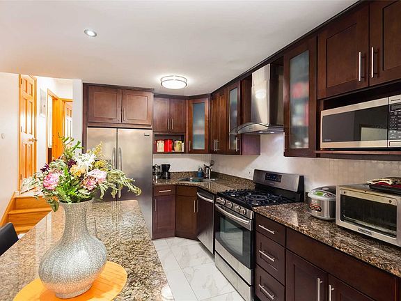 5th image of 74-39 Calamus Ave #36