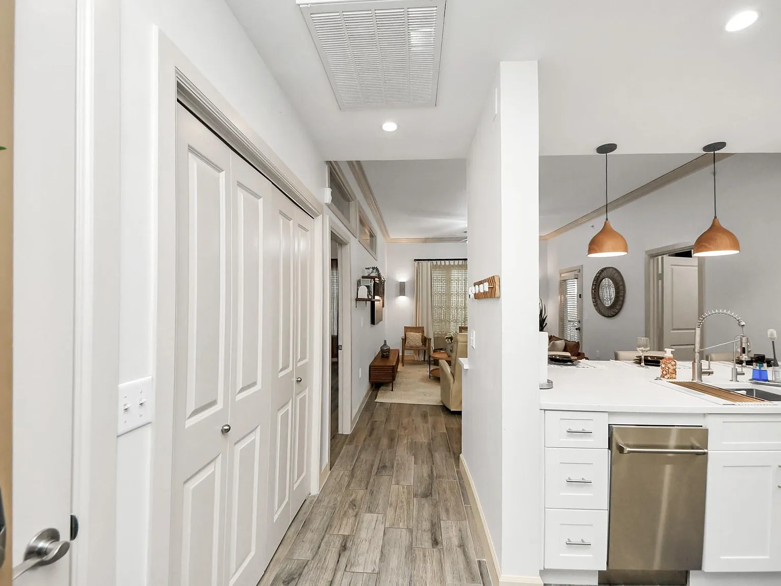 2 bed, 2.0 bath, 1063 sqft, $2,200 — Photo 3