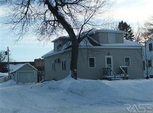 614 3rd St SW, Pipestone, MN 56164