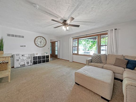 5th image of 315 Taylor Park Dr